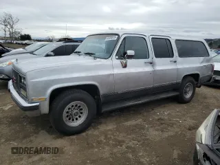 1990 GMC Suburban z VIN 1GKGR26N7LF537148, wystawiony jako Copart lot #45388815 z przebiegiem 265 951 mil mil oraz Tytuł czysty. Historia ofert i sprzedaży dostępna na DreamBid. Obrazek 1.