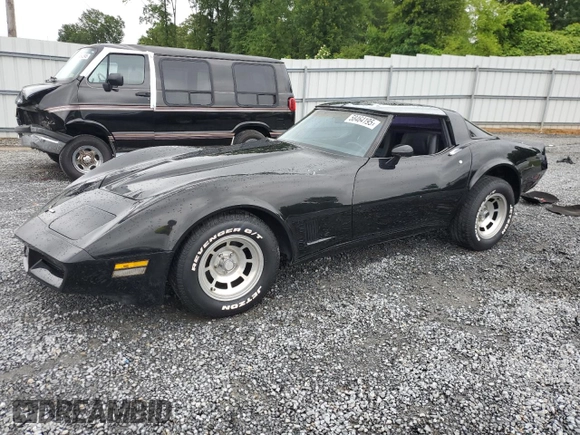 1981 Chevrolet Corvette z VIN 1G1AY8763BS401984, wystawiony jako Copart lot #58464195 z przebiegiem 33 180 mil mil oraz Czysty tytuł • Clean title. Historia ofert i sprzedaży dostępna na DreamBid. Obrazek 1.