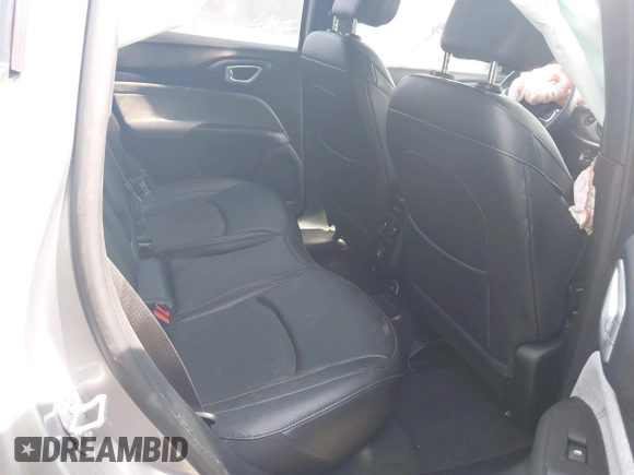 2023 Jeep Compass Latitude Lux z VIN 3C4NJDFN4PT530739, wystawiony jako IAAI lot #42038351 z przebiegiem 32 574 mil mil oraz . Historia ofert i sprzedaży dostępna na DreamBid. Obrazek 8.