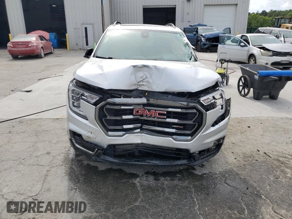 2022 GMC Terrain AT4 z VIN 3GKALYEV4NL251066, wystawiony jako Copart lot #53334335 z przebiegiem Nie podano mil oraz Szkoda całkowita • Salvage title. Historia ofert i sprzedaży dostępna na DreamBid. Obrazek 5.