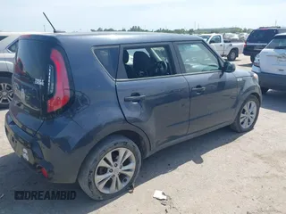 2016 Kia Soul + z VIN KNDJP3A50G7349026, wystawiony jako IAAI lot #42260782 z przebiegiem 63 913 mil mil oraz . Historia ofert i sprzedaży dostępna na DreamBid. Obrazek 4.
