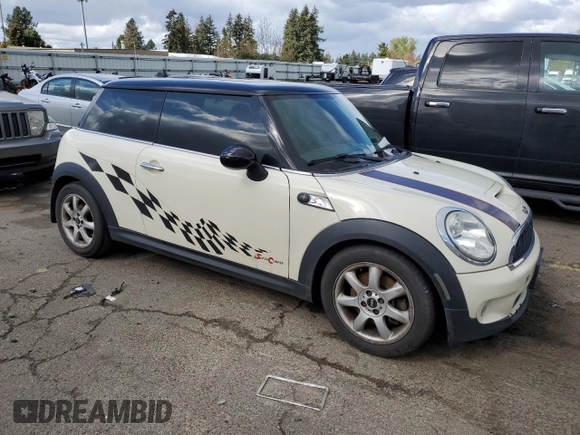 2009 MINI Hardtop S with VIN WMWMF73569TW84934, listed as a Copart auction lot 51344975 with 123,929 mi miles and Salvage title. Bid and sale history available at DreamBid. Image 4.