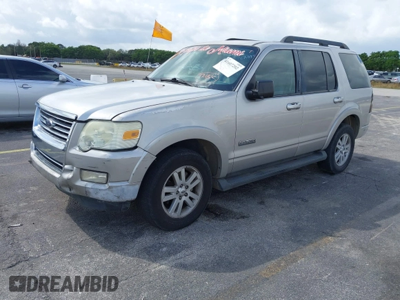 2008 Ford Explorer XLT with VIN 1FMEU63EX8UA58640, listed as a IAAI auction lot 41607202 with 93,866 mi miles. Bid and sale history available at carsss.com. Image 2.