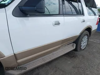 2013 Ford Expedition XLT с VIN 1FMJU1H54DEF16915, выставлен на аукционе IAAI как лот 42771812 с пробегом 147 136 миль миль и . История ставок и продаж доступна на DreamBid. Изображение 6.