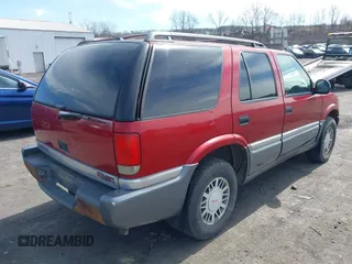 1998 GMC Jimmy SLT with VIN 1GKDT13W1W2521468, listed as a IAAI auction lot 41819921 with 161,931 mi miles. Bid and sale history available at carsss.com. Image 4.