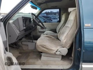 1993 Chevrolet Blazer z VIN 1GNEK18K0PJ341907, wystawiony jako Copart lot #46688435 z przebiegiem 210 382 mil mil oraz Szkoda całkowita • Salvage title. Historia ofert i sprzedaży dostępna na DreamBid. Obrazek 7.