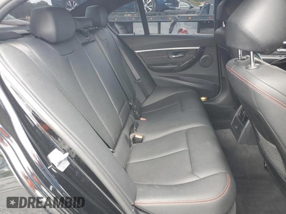 2017 BMW 3 Series 330i xDrive z VIN WBA8D9C33HA005326, wystawiony jako Copart lot #55651035 z przebiegiem 32 829 mil mil oraz Szkoda całkowita • Salvage title. Historia ofert i sprzedaży dostępna na DreamBid. Obrazek 10.