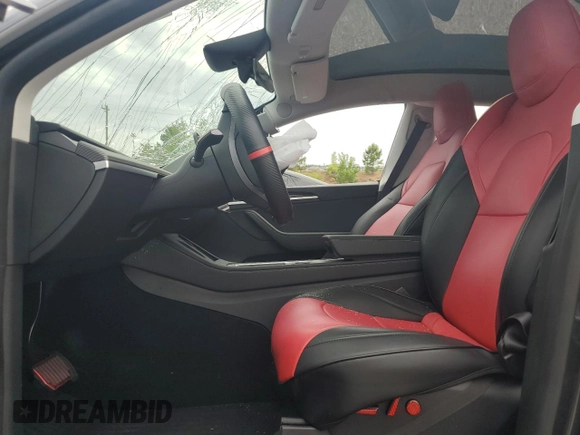 2024 Tesla Model Y z VIN 7SAYGDED4RA331714, wystawiony jako Copart lot #57043915 z przebiegiem Nie podano mil oraz Szkoda całkowita • Salvage title. Historia ofert i sprzedaży dostępna na DreamBid. Obrazek 7.
