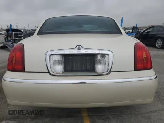 2002 Lincoln Town Car Ultimate L z VIN 1LNHM85W22Y630959, wystawiony jako Copart lot #55853945 z przebiegiem 45 622 mil mil oraz Szkoda całkowita • Salvage title. Historia ofert i sprzedaży dostępna na DreamBid. Obrazek 6.