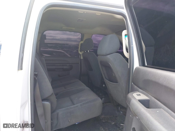 2008 GMC Sierra 2500HD SLE1 with VIN 1GTHK23608F184809, listed as a IAAI auction lot 41089039 with 272,436 mi miles. Bid and sale history available at carsss.com. Image 8.