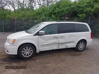 2013 Chrysler Town & Country Touring with VIN 2C4RC1BG2DR632444, listed as a IAAI auction lot 41989048 with 99,668 mi miles. Bid and sale history available at carsss.com. Image 6.