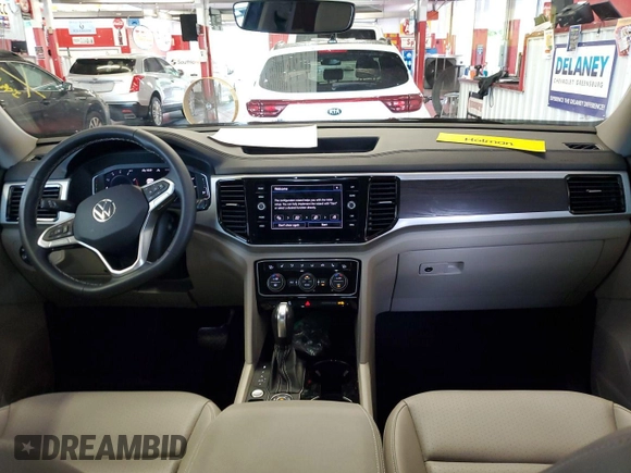 2023 Volkswagen Atlas SE z VIN 1V2HR2CA5PC527628, wystawiony jako IAAI lot #42569146 z przebiegiem 27 424 mil mil oraz . Historia ofert i sprzedaży dostępna na DreamBid. Obrazek 11.