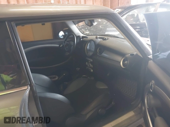 2009 MINI Hardtop S with VIN WMWMF73539TT98930, listed as a IAAI auction lot 42439606 with 152,954 mi miles and . Bid and sale history available at DreamBid. Image 5.