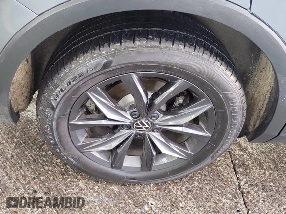 2024 Volkswagen Tiguan SE с VIN 3VV3B7AX0RM107010, выставлен на аукционе IAAI как лот 42889810 с пробегом 22 903 миль миль и . История ставок и продаж доступна на DreamBid. Изображение 40.