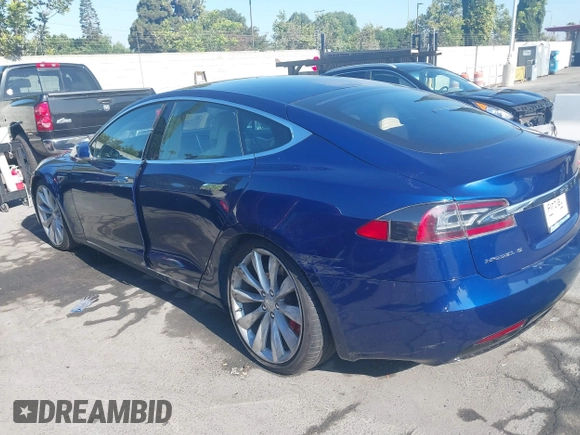 2016 Tesla Model S 90D with VIN 5YJSA1E48GF161604, listed as a IAAI auction lot 39977345 with 32,789 mi miles and . Bid and sale history available at DreamBid. Image 3.