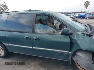1997 Chrysler Town & Country LXi with VIN 1C4GP54L1VB213059, listed as a IAAI auction lot 39378181 with 1 mi miles. Bid and sale history available at carsss.com. Image 12.