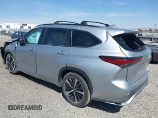 2022 Toyota Highlander XSE with VIN 5TDJZRAH8NS112035, listed as a IAAI auction lot 41840559 with 19,647 mi miles and . Bid and sale history available at DreamBid. Image 3.