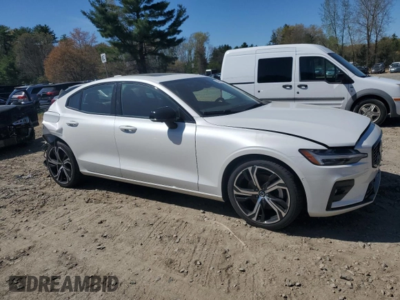 2024 Volvo S60 Plus Dark Theme z VIN 7JRL12FL4RG300900, wystawiony jako Copart lot #54564055 z przebiegiem Nie podano mil oraz Czysty tytuł • Clean title. Historia ofert i sprzedaży dostępna na DreamBid. Obrazek 4.