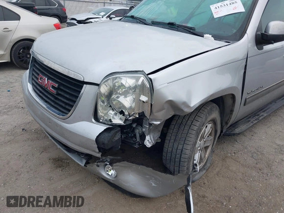 2014 GMC Yukon XL SLT with VIN 1GKS1KE08ER188302, listed as a IAAI auction lot 41531485 with 196,810 mi miles. Bid and sale history available at carsss.com. Image 6.