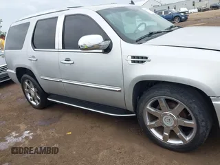 2010 Cadillac Escalade Luxury z VIN 1GYUKBEF8AR133830, wystawiony jako IAAI lot #42283237 z przebiegiem 191 708 mil mil oraz . Historia ofert i sprzedaży dostępna na DreamBid. Obrazek 13.