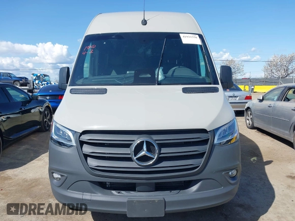 2025 Mercedes-Benz Sprinter Cargo with VIN W1Y4KBHY9ST205086, listed as a IAAI auction lot 41922358 with 5,590 mi miles and . Bid and sale history available at carsss.com. Image 6.
