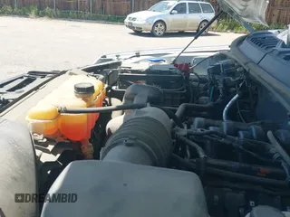 2017 Ford F-150 XL z VIN 1FTMF1EF5HKC92070, wystawiony jako IAAI lot #42320139 z przebiegiem 126 293 mil mil oraz . Historia ofert i sprzedaży dostępna na DreamBid. Obrazek 18.