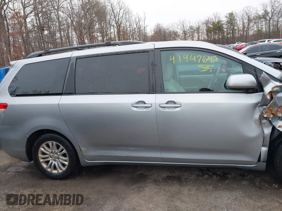 2014 Toyota Sienna XLE with VIN 5TDYK3DC5ES461184, listed as a IAAI auction lot 41447642 with 122,539 mi miles. Bid and sale history available at carsss.com. Image 13.