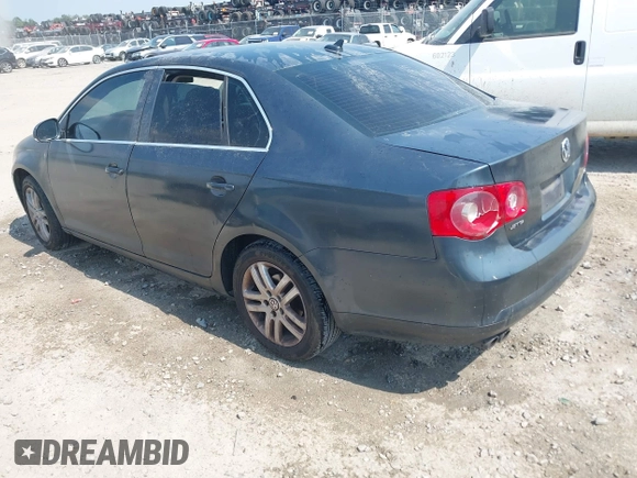 2007 Volkswagen Jetta 2.5 z VIN 3VWRF71K67M131095, wystawiony jako IAAI lot #42561971 z przebiegiem 127 592 mil mil oraz . Historia ofert i sprzedaży dostępna na DreamBid. Obrazek 3.