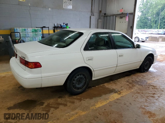 2001 Toyota Camry CE z VIN 4T1BG22K11U800794, wystawiony jako Copart lot #58505215 z przebiegiem 208 798 mil mil oraz Czysty tytuł • Clean title. Historia ofert i sprzedaży dostępna na DreamBid. Obrazek 3.