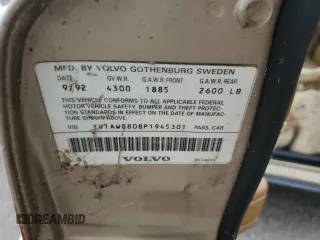 1993 Volvo 240 z VIN YV1AW8808P1945301, wystawiony jako Copart lot #76269044 z przebiegiem 121 083 mil mil oraz Nie do naprawy. Historia ofert i sprzedaży dostępna na DreamBid. Obrazek 14.