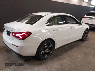 2021 Mercedes-Benz A 220 z VIN W1K3G4FB4MJ305001, wystawiony jako IAAI lot #41755631 z przebiegiem 74 322 mil mil oraz . Historia ofert i sprzedaży dostępna na DreamBid. Obrazek 4.