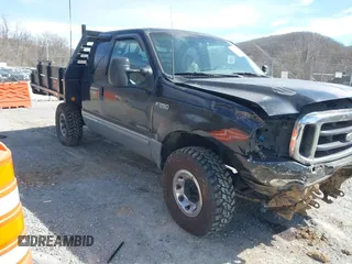 2002 Ford Super Duty F-250 XL with VIN 1FTNX21F42EB47458, listed as a IAAI auction lot 41721120 with 85,909 mi miles. Bid and sale history available at carsss.com. Image 1.