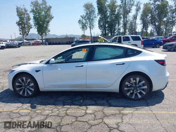 2025 Tesla Model 3 Long Range z VIN 5YJ3E1EA1SF876795, wystawiony jako IAAI lot #41967853 z przebiegiem 8 328 mil mil oraz . Historia ofert i sprzedaży dostępna na DreamBid. Obrazek 15.