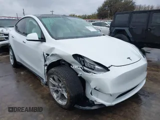 2022 Tesla Model Y Long Range with VIN 7SAYGDEE3NF380067, listed as a IAAI auction lot 41016704 with 52,180 mi miles. Bid and sale history available at carsss.com. Image 1.