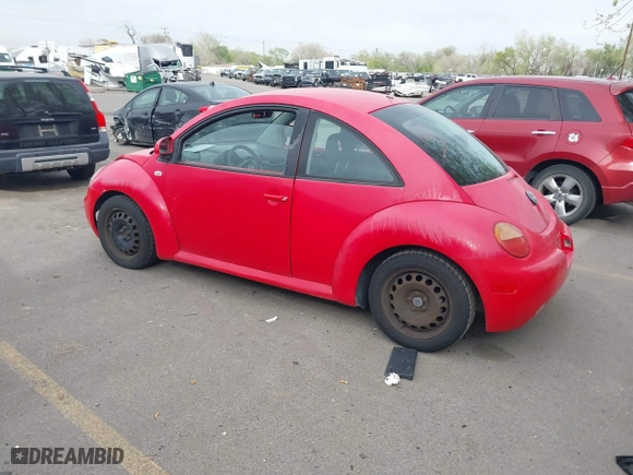 1999 Volkswagen New Beetle GLS with VIN 3VWCC21C4XM411298, listed as a IAAI auction lot 42036600 with 205,067 mi miles. Bid and sale history available at carsss.com. Image 3.