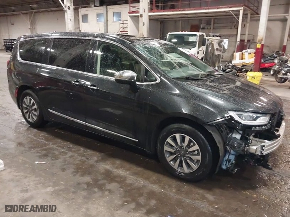 2023 Chrysler Pacifica Hybrid Limited with VIN 2C4RC1S74PR632658, listed as a IAAI auction lot 41862499 with 47,919 mi miles. Bid and sale history available at carsss.com. Image 1.