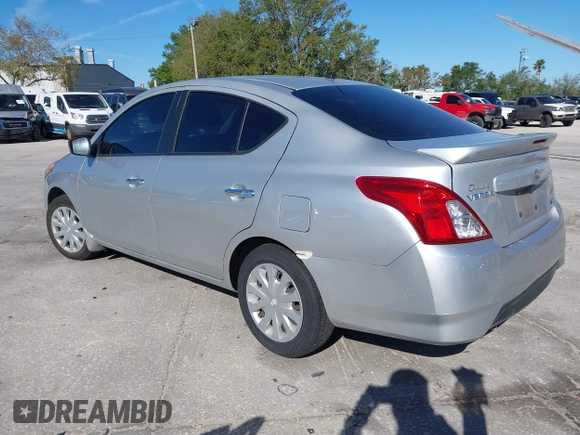 2016 Nissan Versa S z VIN 3N1CN7AP6GL837760, wystawiony jako IAAI lot #41843687 z przebiegiem 233 658 mil mil oraz . Historia ofert i sprzedaży dostępna na DreamBid. Obrazek 3.