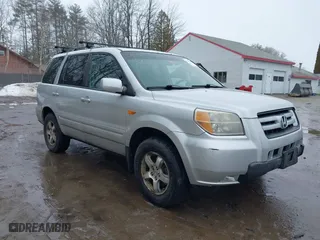 2008 Honda Pilot SE with VIN 5FNYF18388B050762, listed as a IAAI auction lot 41735234 with 184,245 mi miles. Bid and sale history available at carsss.com. Image 1.