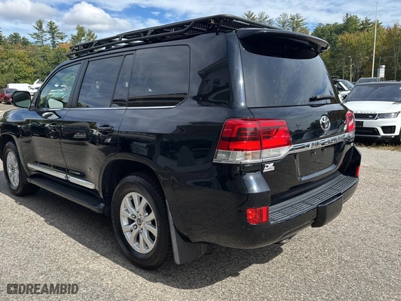 2017 Toyota Land Cruiser with VIN JTMCY7AJ7H4050517, listed as a Copart auction lot 73833724 with 137,775 mi miles and Clean Title. Bid and sale history available at carsss.com. Image 3.