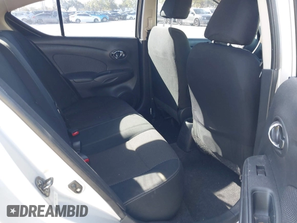 2016 Nissan Versa S z VIN 3N1CN7AP6GL837760, wystawiony jako IAAI lot #41843687 z przebiegiem 233 658 mil mil oraz . Historia ofert i sprzedaży dostępna na DreamBid. Obrazek 8.