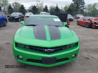 2011 Chevrolet Camaro 2LT z VIN 2G1FC1ED2B9142614, wystawiony jako IAAI lot #42043372 z przebiegiem 143 094 mil mil oraz . Historia ofert i sprzedaży dostępna na DreamBid. Obrazek 12.