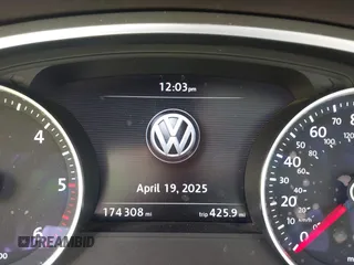 2015 Volkswagen Touareg Lux z VIN WVGEP9BP2FD007450, wystawiony jako IAAI lot #42144344 z przebiegiem 174 308 mil mil oraz . Historia ofert i sprzedaży dostępna na DreamBid. Obrazek 14.