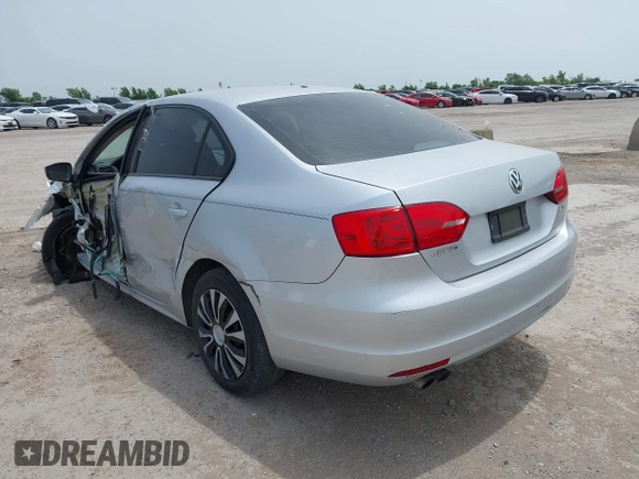 2012 Volkswagen Jetta SE с VIN 3VWDX7AJ0CM327638, выставлен на аукционе IAAI как лот 42270428 с пробегом 140 471 миль миль и . История ставок и продаж доступна на DreamBid. Изображение 3.