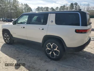 2024 Rivian R1S Adventure z VIN 7PDSGABA1RN030813, wystawiony jako Copart lot #47614385 z przebiegiem 16 946 mil mil oraz Szkody całkowita. Historia ofert i sprzedaży dostępna na DreamBid. Obrazek 2.