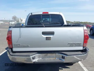 2006 Toyota Tacoma PreRunner z VIN 5TEJU62N66Z235712, wystawiony jako IAAI lot #42102058 z przebiegiem 264 012 mil mil oraz . Historia ofert i sprzedaży dostępna na DreamBid. Obrazek 16.