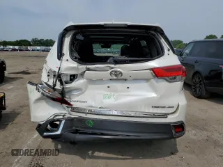 2017 Toyota Highlander Limited with VIN 5TDDZRFH4HS449506, listed as a Copart auction lot 60655085 with 109,494 mi miles and Salvage title. Bid and sale history available at DreamBid. Image 6.