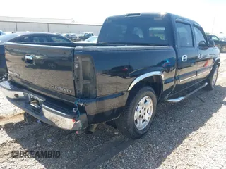 2005 Chevrolet Silverado 1500 LS with VIN 2GCEC13T151401531, listed as a IAAI auction lot 41962535 with 322,265 mi miles. Bid and sale history available at carsss.com. Image 4.