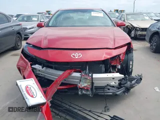 2025 Toyota Camry LE z VIN 4T1DBADK7SU012621, wystawiony jako IAAI lot #42034225 z przebiegiem 351 mil mil oraz . Historia ofert i sprzedaży dostępna na DreamBid. Obrazek 12.
