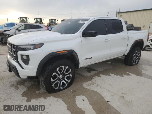2024 GMC Canyon 4WD AT4 z VIN 1GTP6DEK2R1271647, wystawiony jako Copart lot #47996625 z przebiegiem Nie podano mil oraz Szkoda całkowita • Salvage title. Historia ofert i sprzedaży dostępna na DreamBid. Obrazek 1.