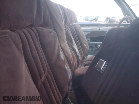 1983 Chevrolet Monte Carlo z VIN 1G1AZ37H5DR175751, wystawiony jako Copart lot #45337105 z przebiegiem 360 000 mil mil oraz Szkody całkowita. Historia ofert i sprzedaży dostępna na DreamBid. Obrazek 10.